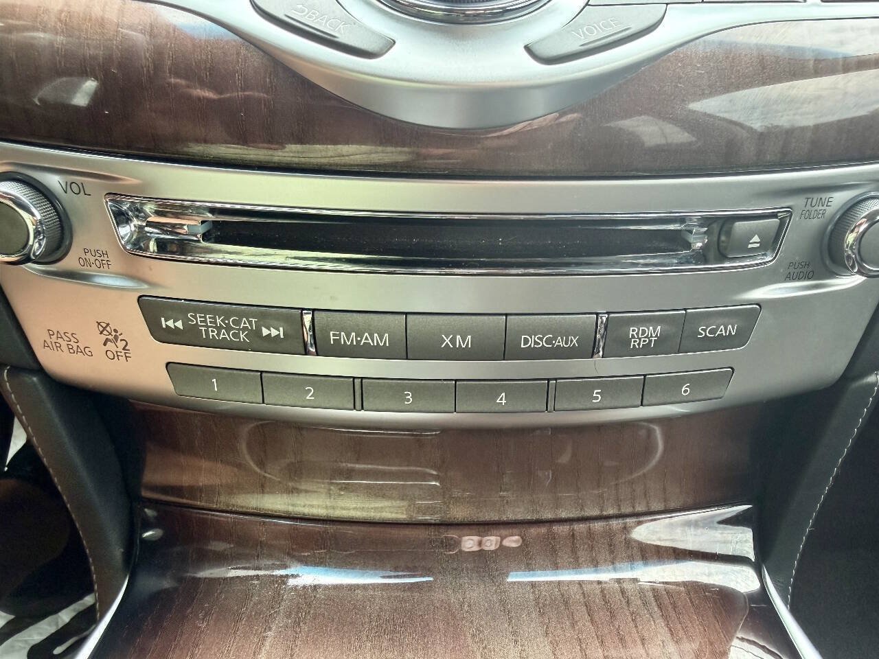 Used 2017 INFINITI Q70 L 3.7 w/ Deluxe Touring Package AWD/4WD image 45