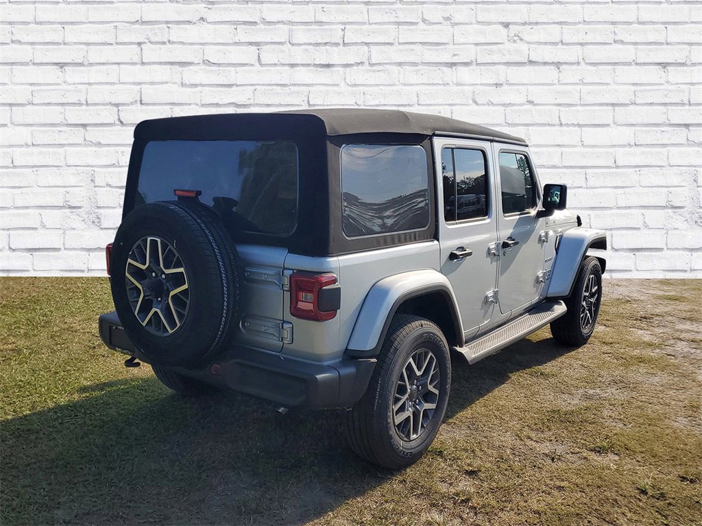 Used 2024 Jeep Wrangler Sahara image 2