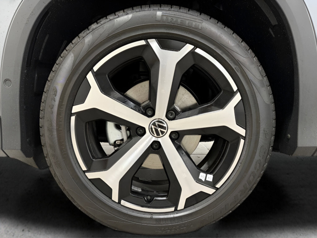 New 2025 Volkswagen Tiguan SE image 21