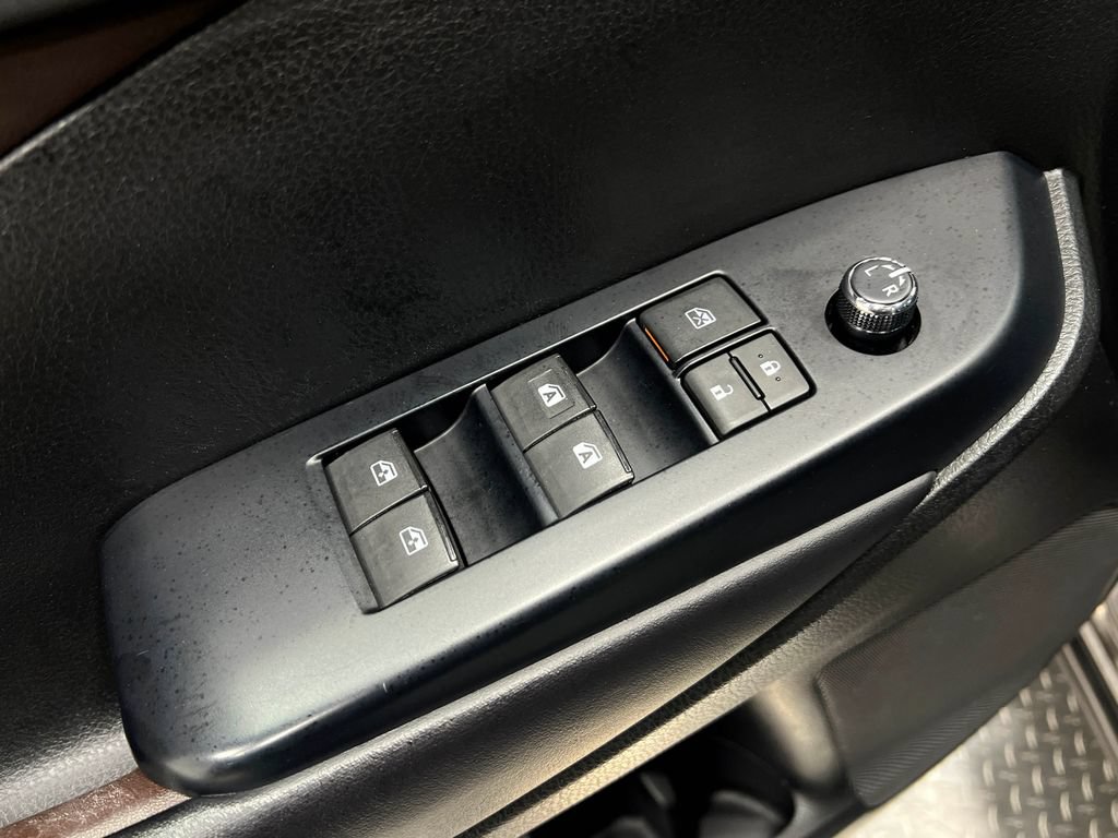 Used 2019 Toyota Highlander XLE AWD/4WD image 17