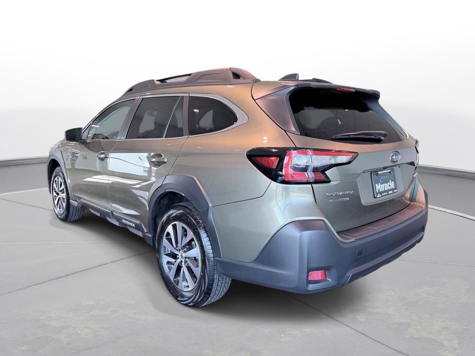 Used 2025 Subaru Outback Premium AWD/4WD image 5