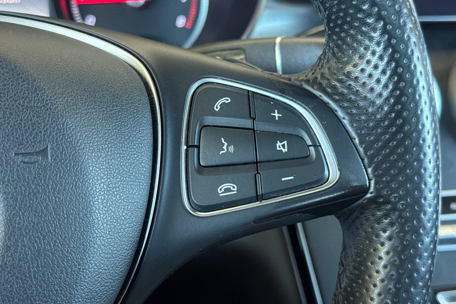 Used 2018 Mercedes-Benz GLC 350e 4MATIC image 38