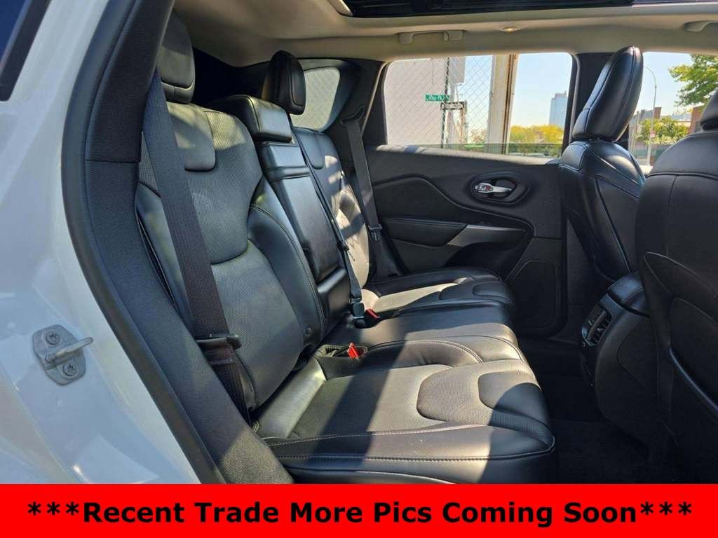 Used 2019 Jeep Cherokee Limited image 12
