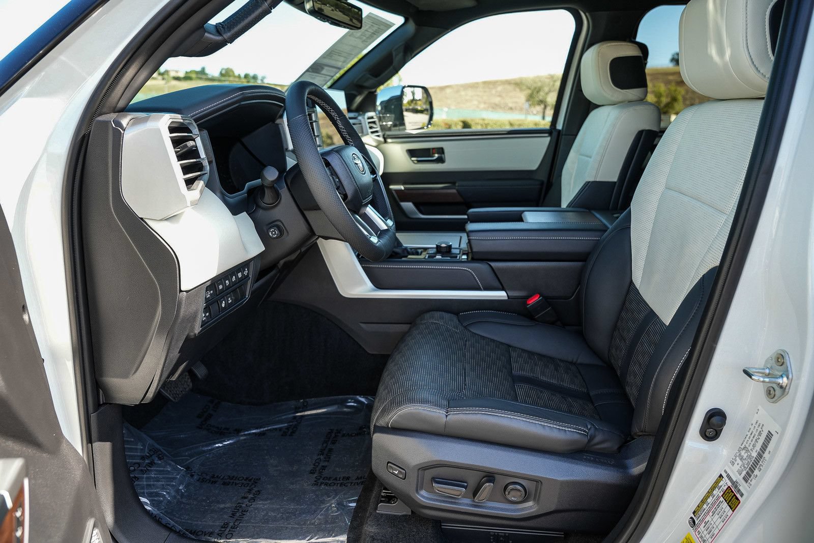 Used 2025 Toyota Sequoia Capstone AWD/4WD image 17