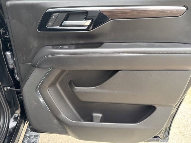Used 2025 Chevrolet Suburban Z71 AWD/4WD image 22