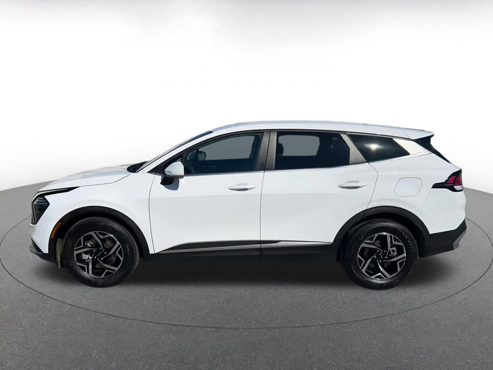 Used 2025 Kia Sportage LX FWD image 9