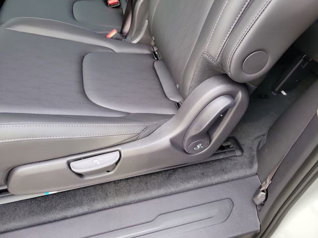 New 2026 Kia Carnival EX FWD image 27