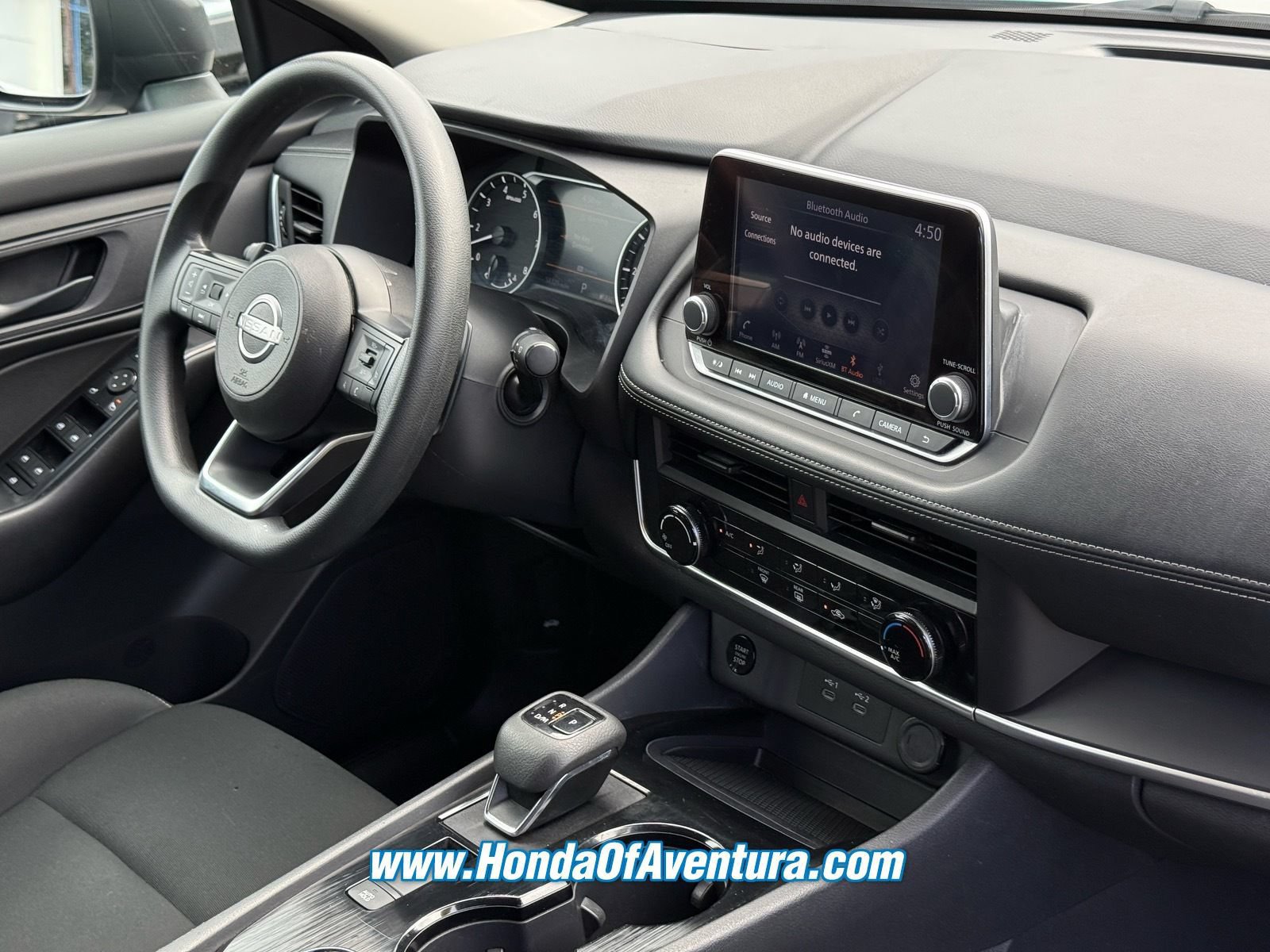 Used 2024 Nissan Rogue S AWD/4WD image 11