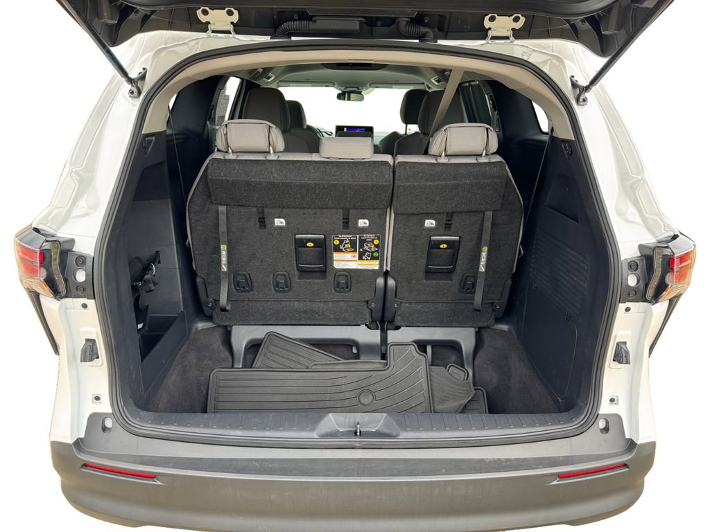 Used 2025 Toyota Sienna LE AWD/4WD image 21