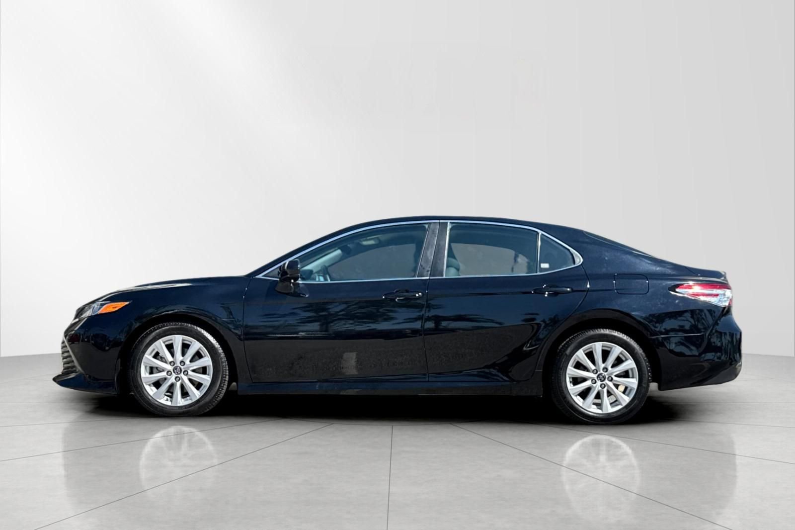 Used 2020 Toyota Camry LE image 7