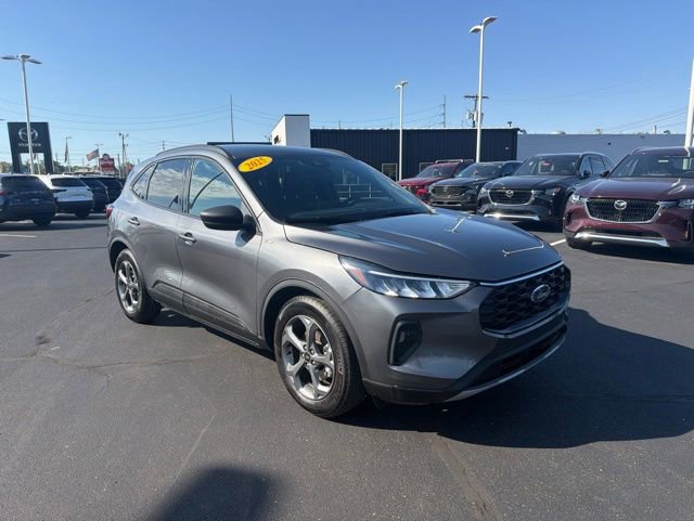 Used 2025 Ford Escape ST-Line FWD image 1