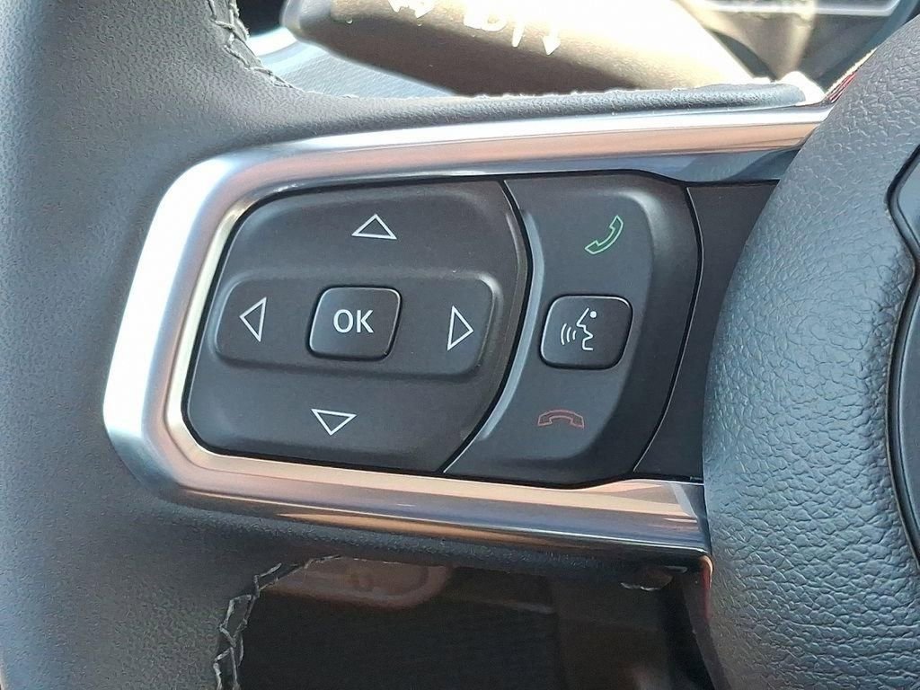 New 2025 Jeep Wrangler Unlimited Sahara w/ Technology Group AWD/4WD image 19