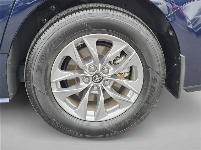 Used 2025 Toyota Sienna XLE AWD/4WD image 23