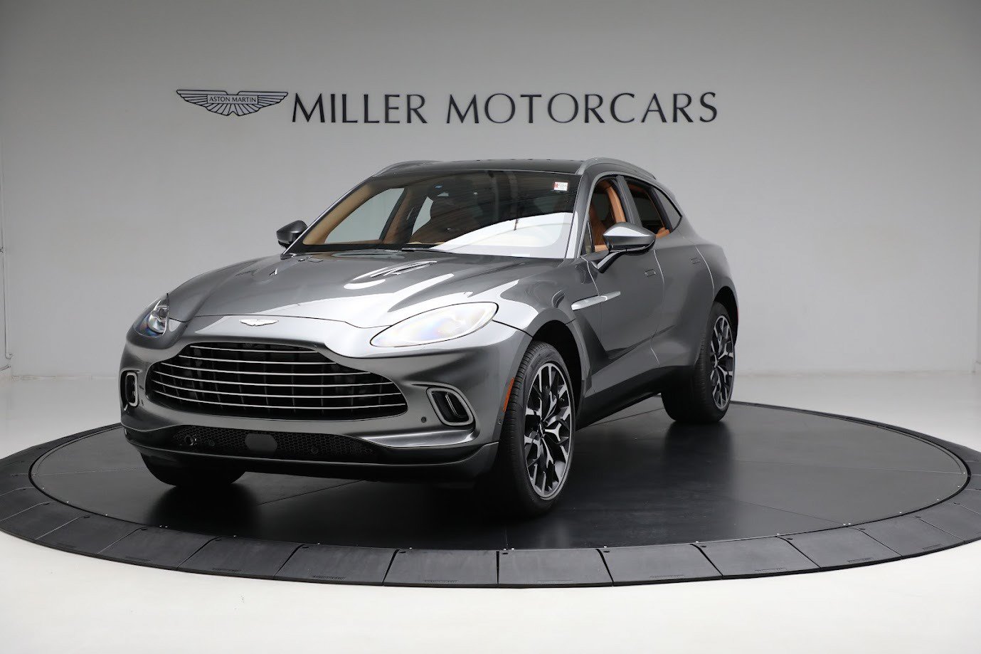Used 2024 Aston Martin DBX AWD/4WD image 12