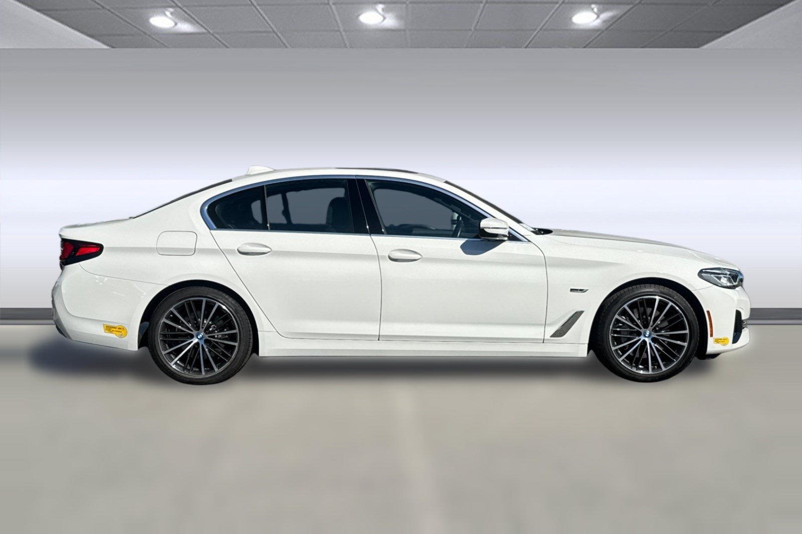Used 2022 BMW 530e xDrive w/ Convenience Package AWD/4WD image 8