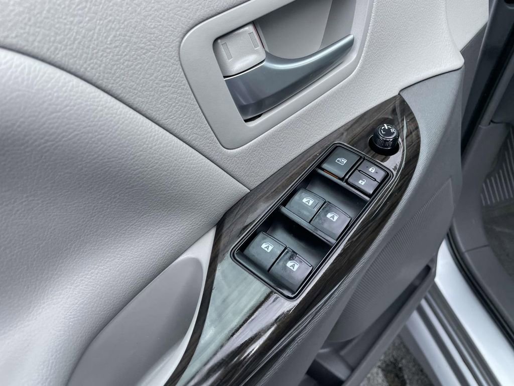Used 2018 Toyota Sienna XLE Premium image 28