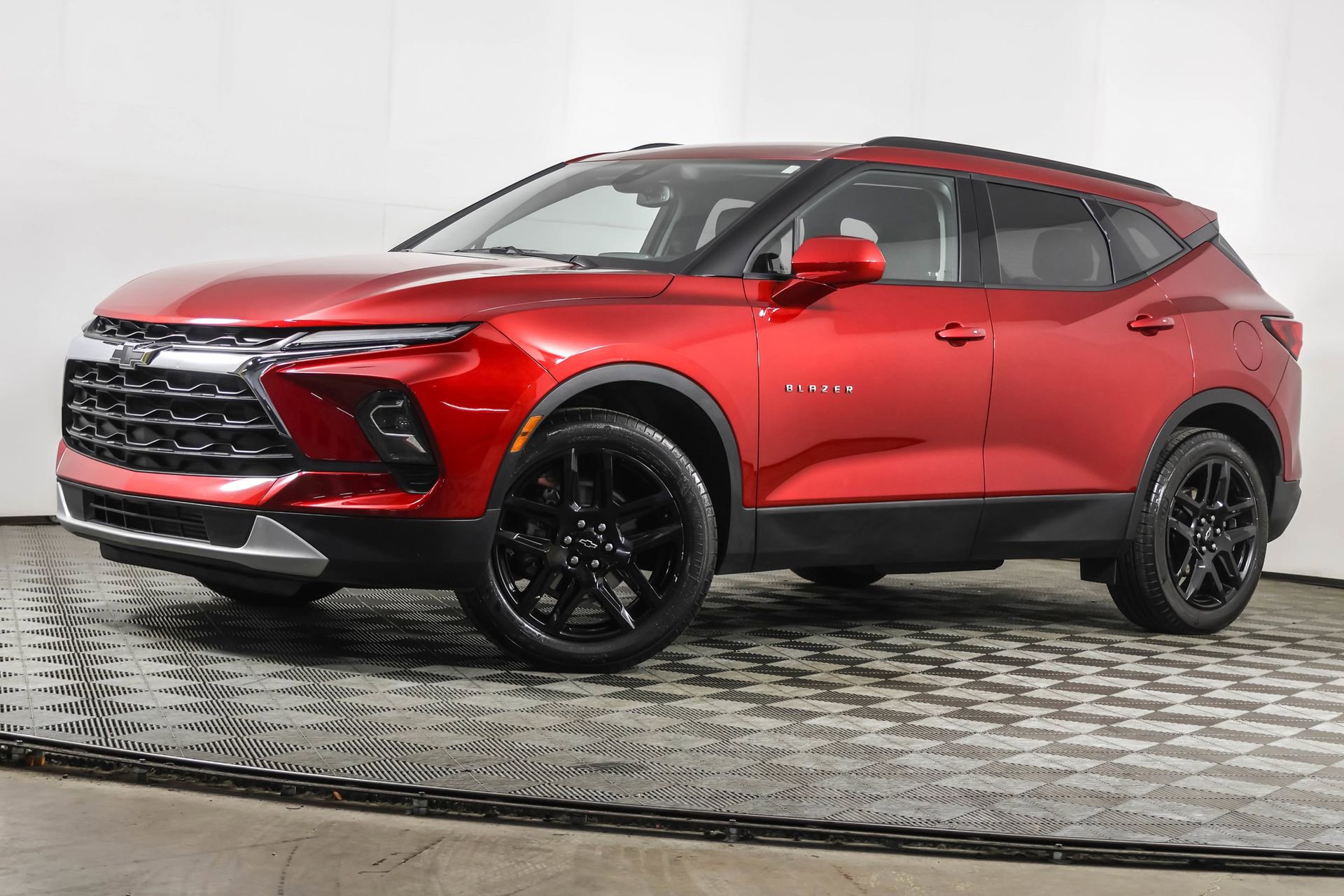 Used 2024 Chevrolet Blazer LT w/ Convenience Package FWD image 2