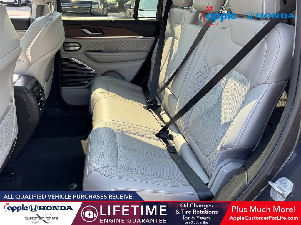 Used 2022 Jeep Grand Cherokee Summit w/ Advanced Protech Group IV AWD/4WD image 19