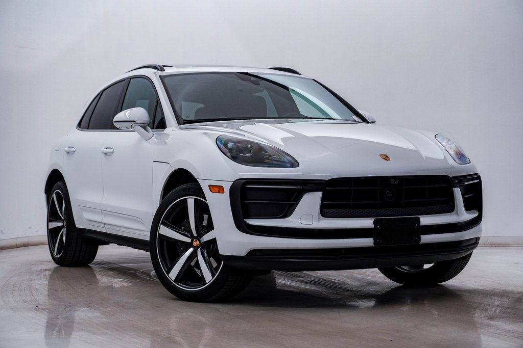 Certified 2025 Porsche Macan image 8