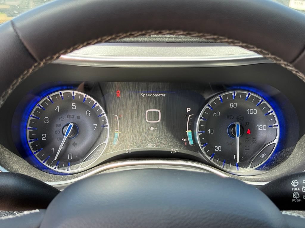 Used 2025 Chrysler Pacifica Limited FWD image 17