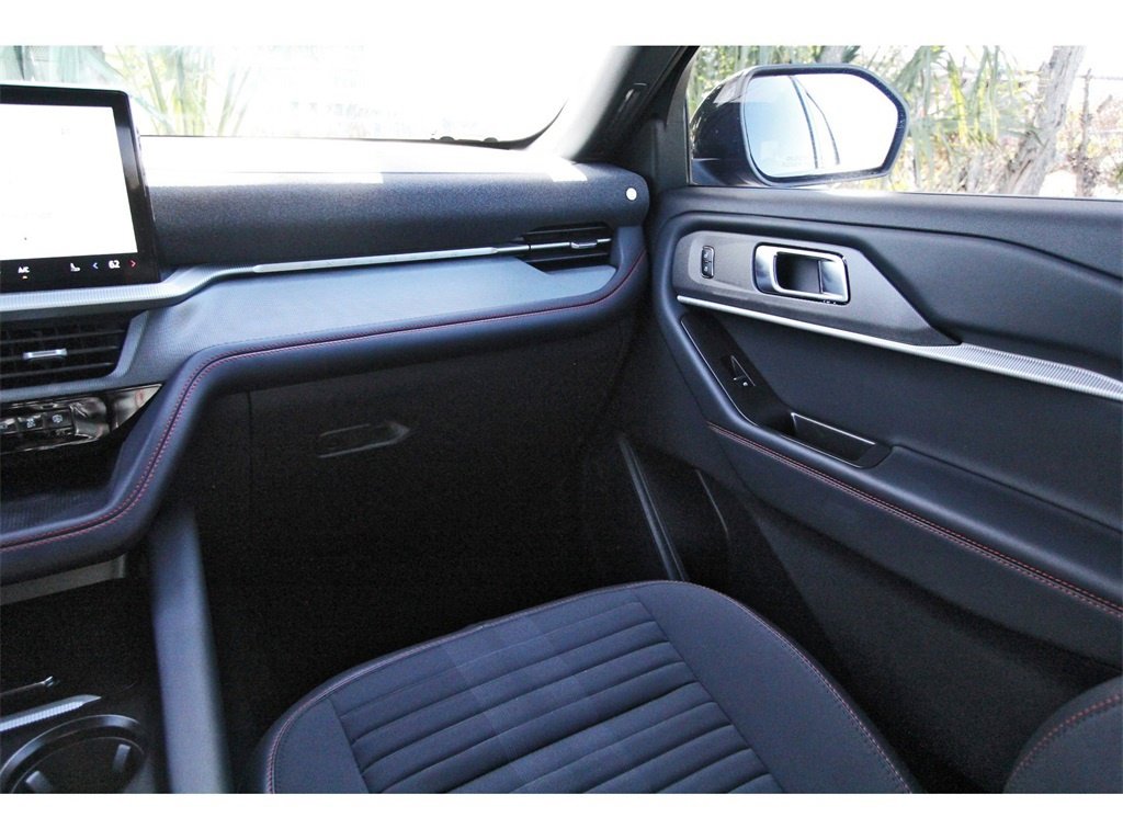 Used 2025 Ford Explorer ST-Line image 10