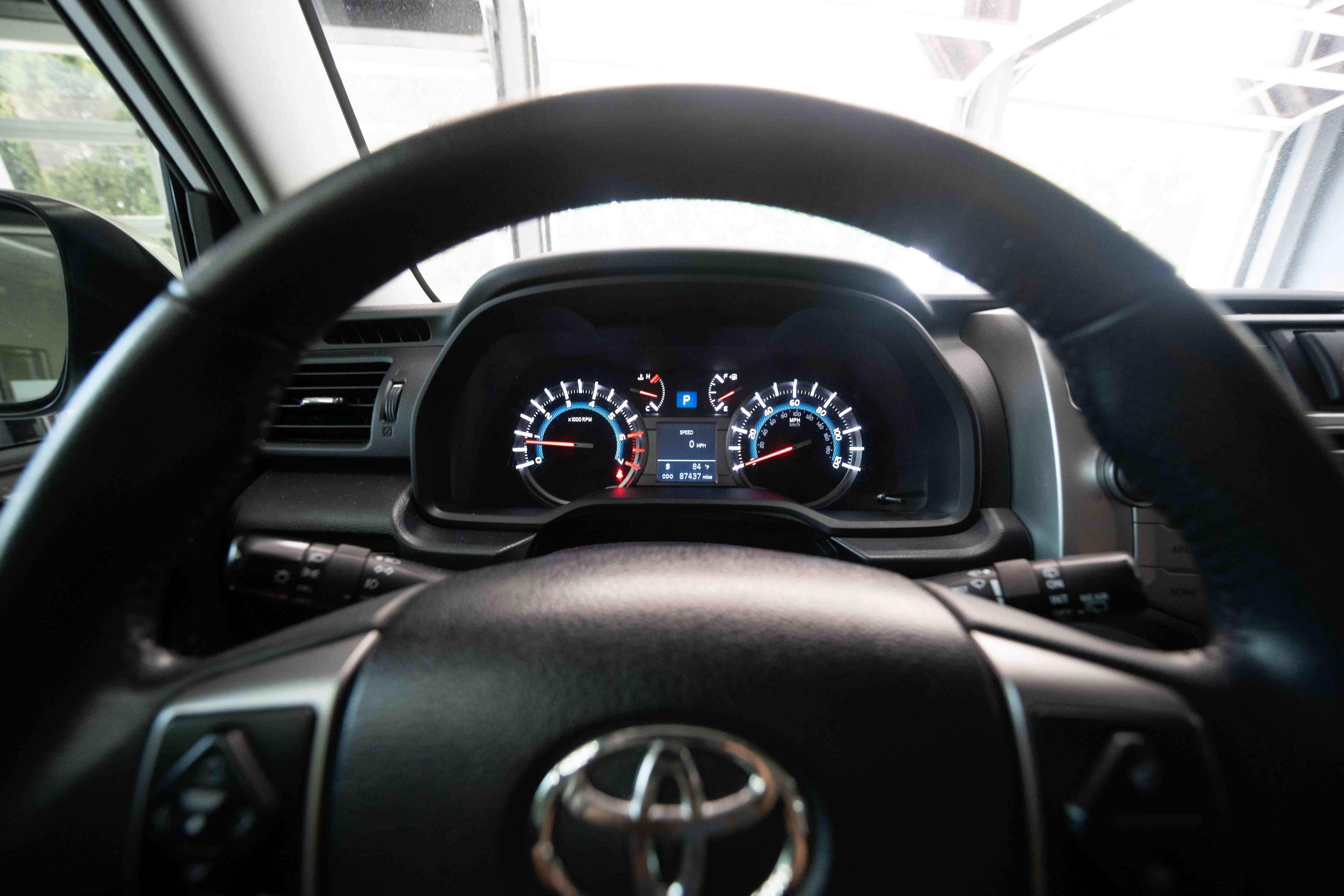 Used 2018 Toyota 4Runner SR5 AWD/4WD image 15