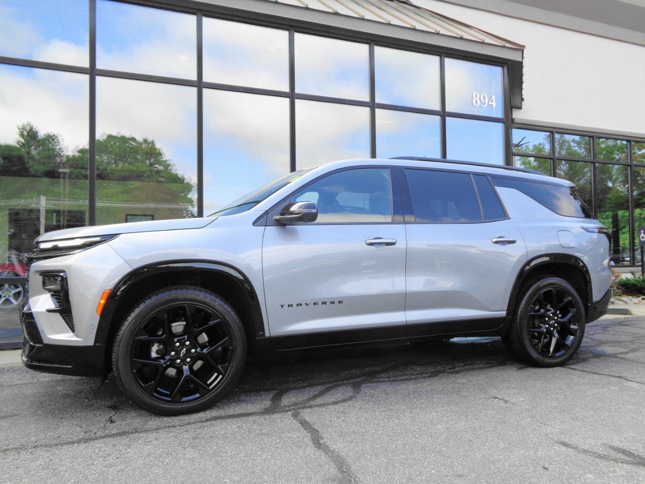 Used 2024 Chevrolet Traverse RS