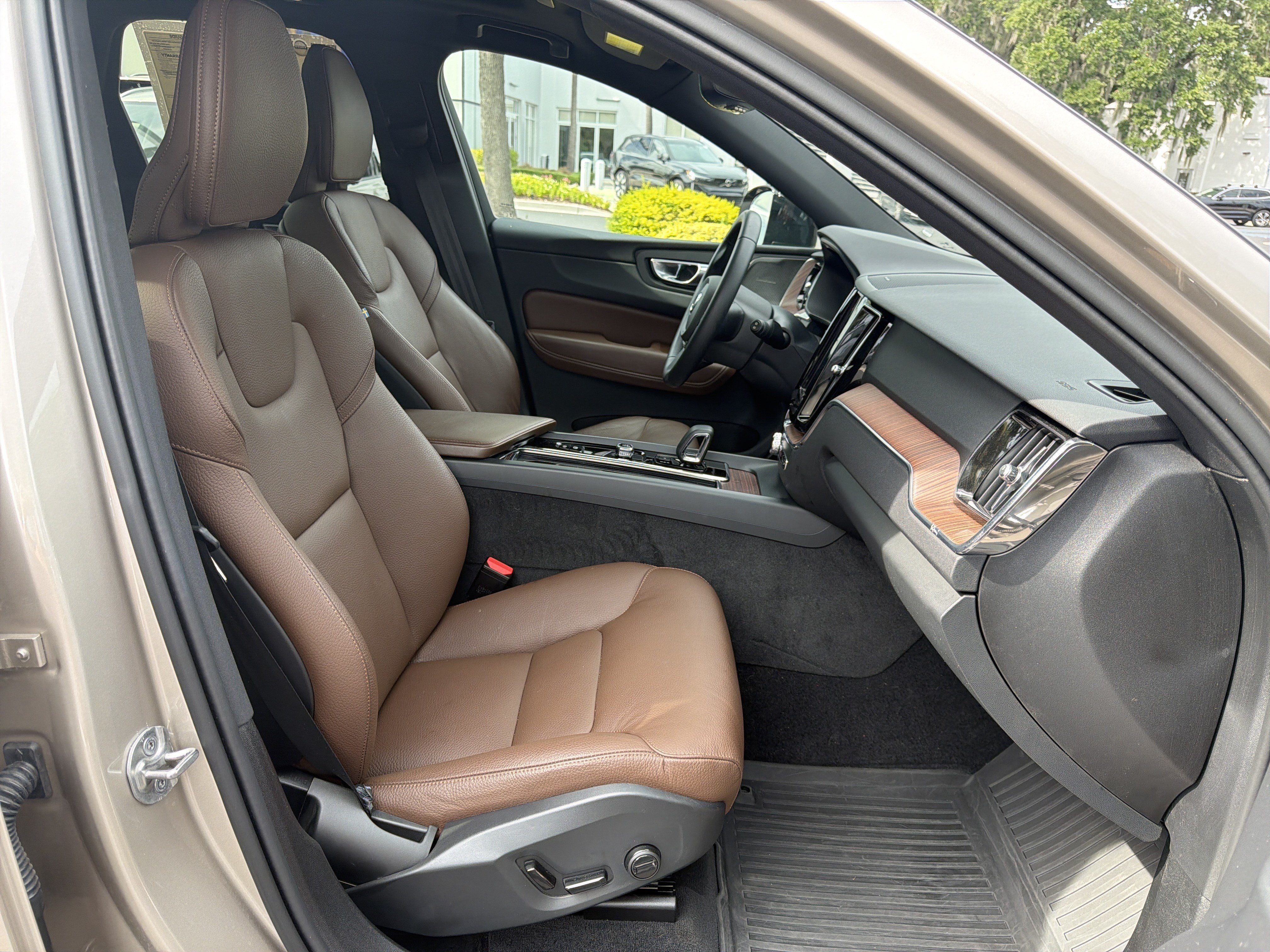 Used 2024 Volvo XC60 T8 Plus w/ Protection Package Premier AWD/4WD image 35
