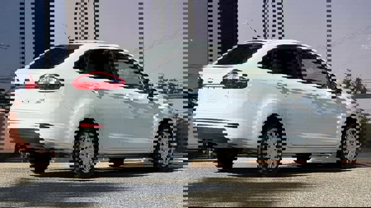 Used 2016 Ford Fiesta S FWD image 12