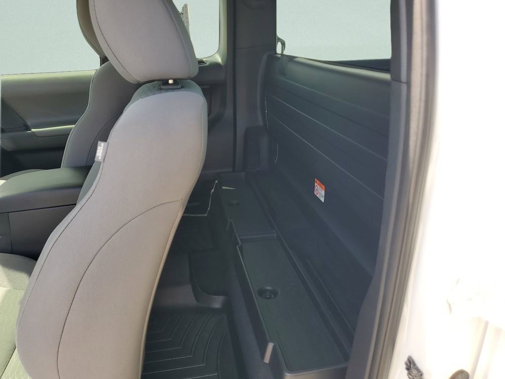 Used 2018 Toyota Tacoma SR image 10