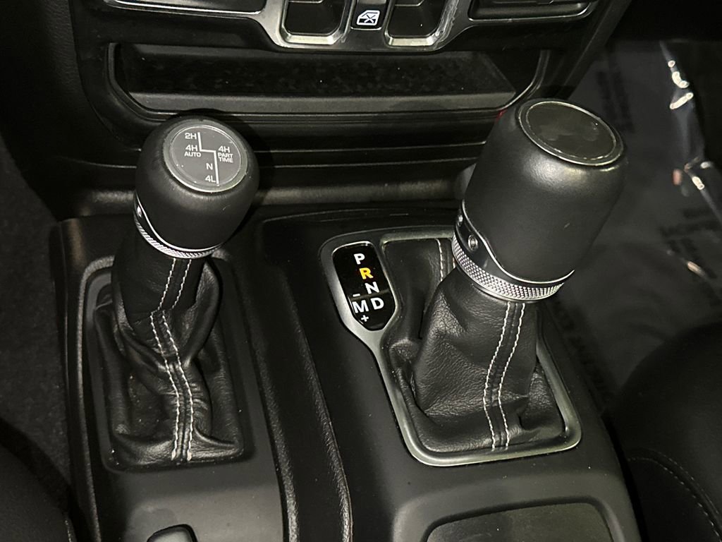 Used 2022 Jeep Wrangler Unlimited Sahara w/ Cold Weather Group AWD/4WD image 26