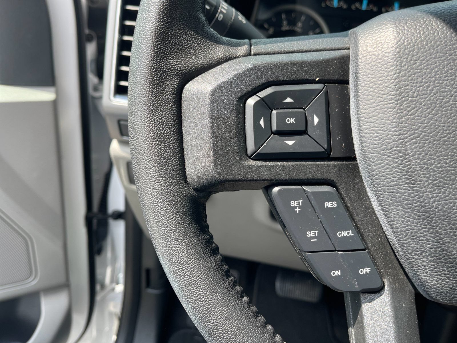Used 2019 Ford F150 XLT w/ Equipment Group 302A Luxury AWD/4WD image 26