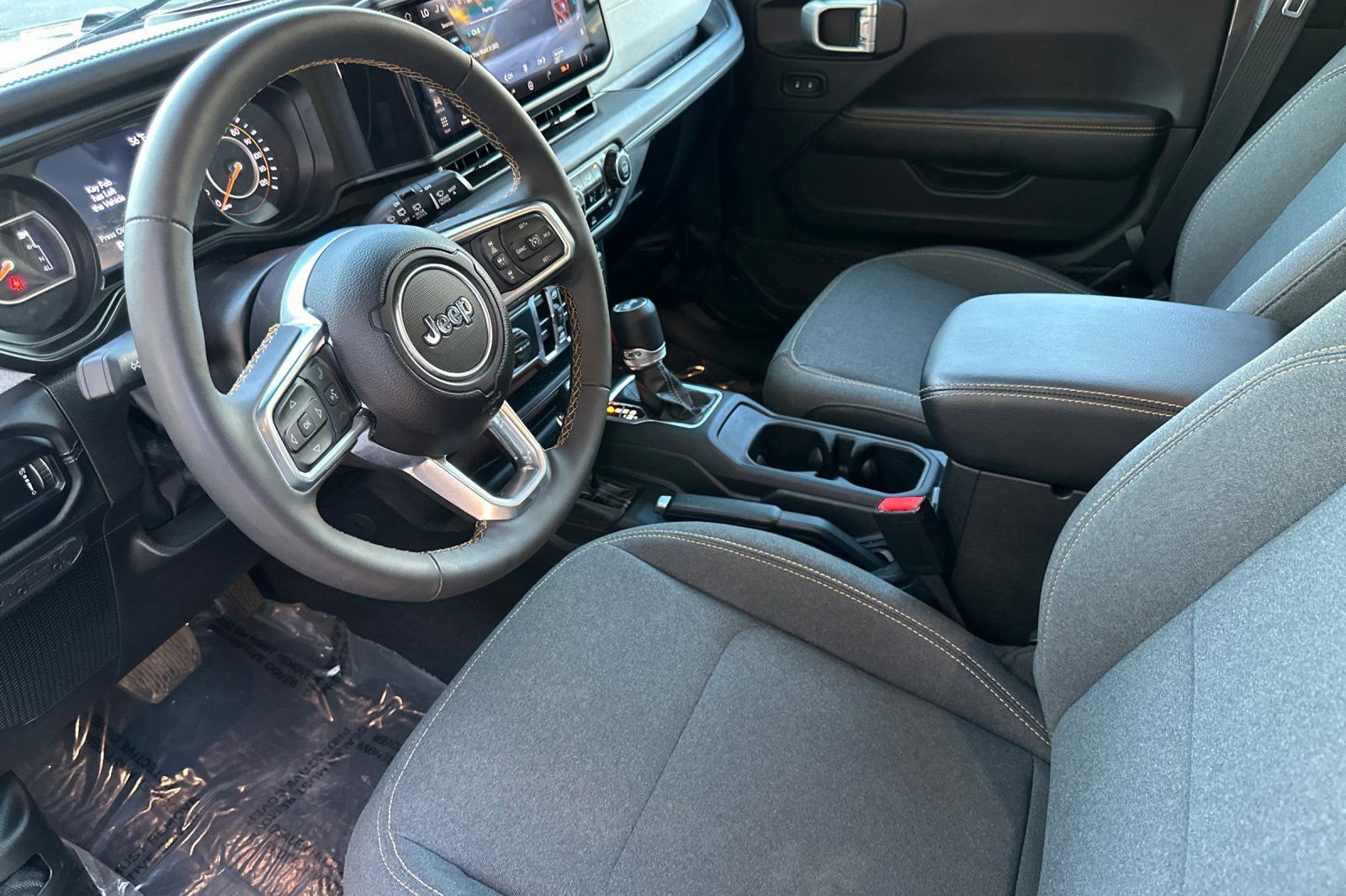 Used 2025 Jeep Wrangler Sahara image 10