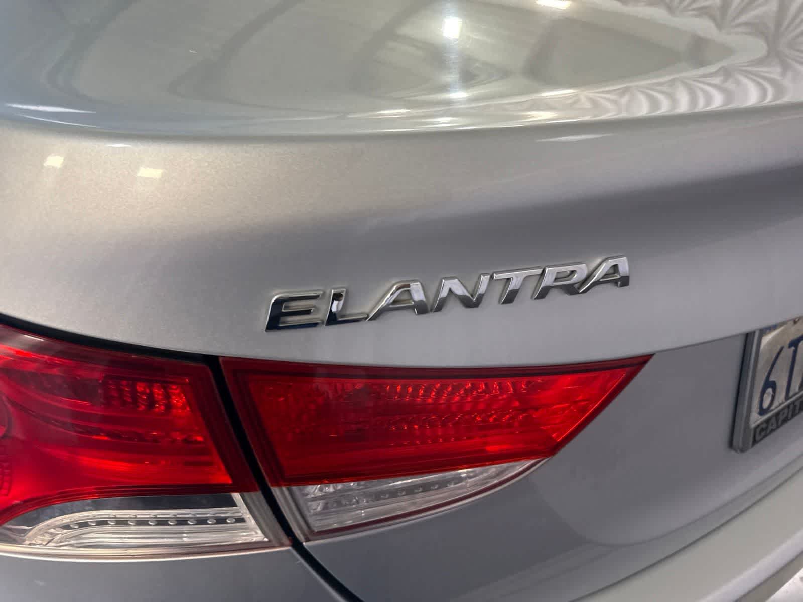 Used 2012 Hyundai Elantra GLS FWD image 11