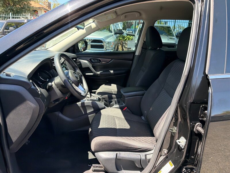 Used 2020 Nissan Rogue S FWD image 15