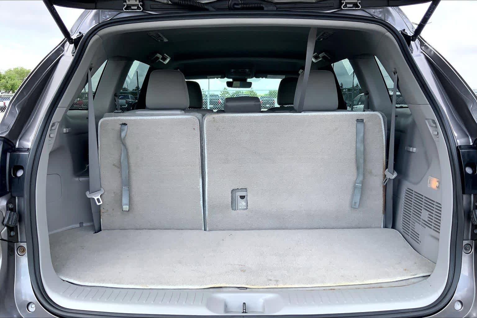 Used 2017 Toyota Highlander LE FWD image 34
