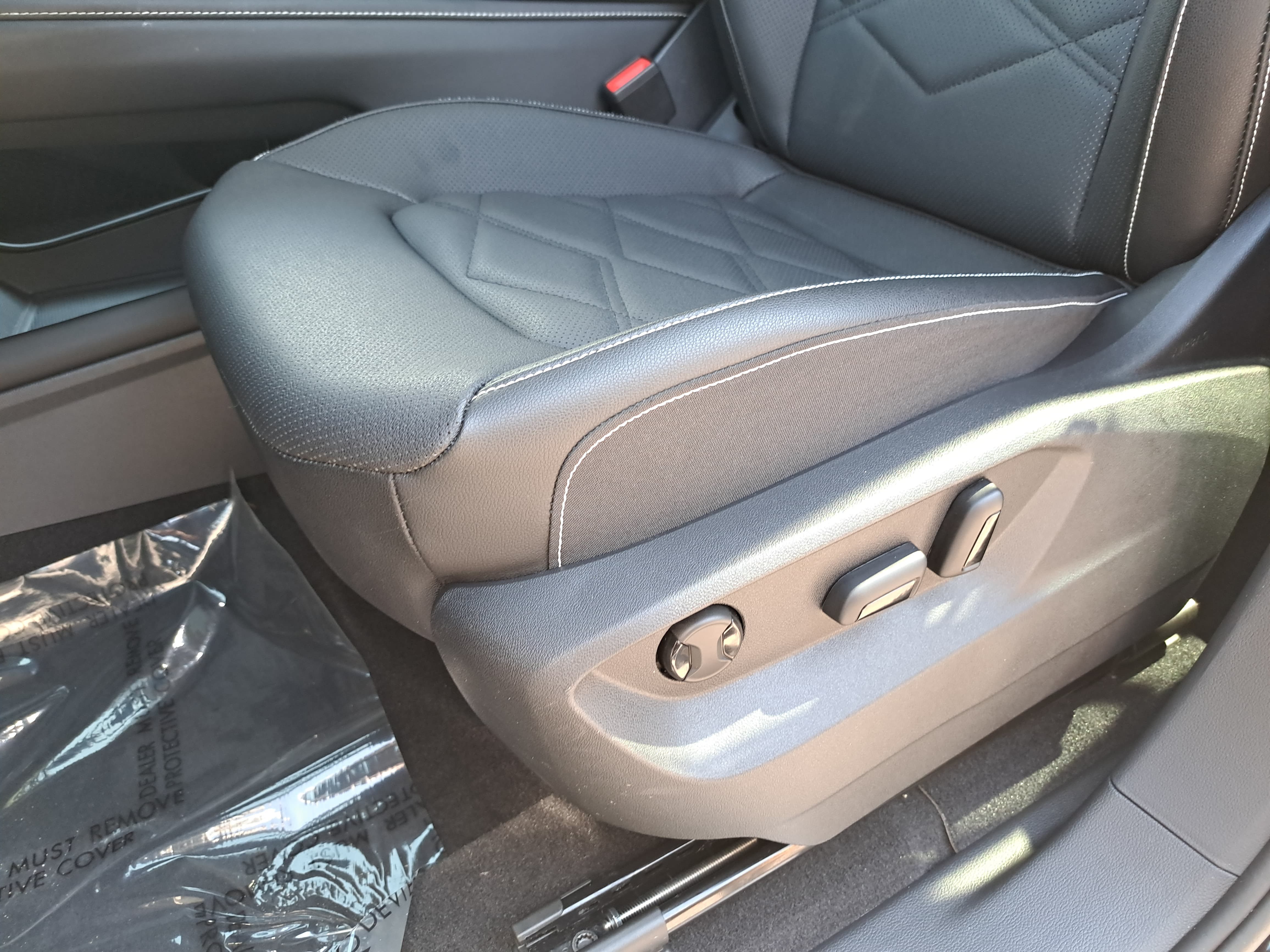 Certified 2026 Volkswagen Atlas SE w/ Panoramic Sunroof Package FWD image 31