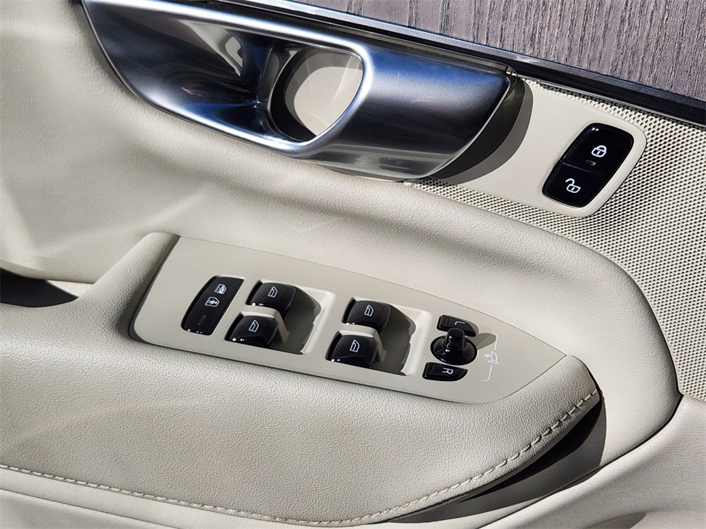 Used 2023 Volvo XC90 B6 Plus w/ Protection Package Premier image 4