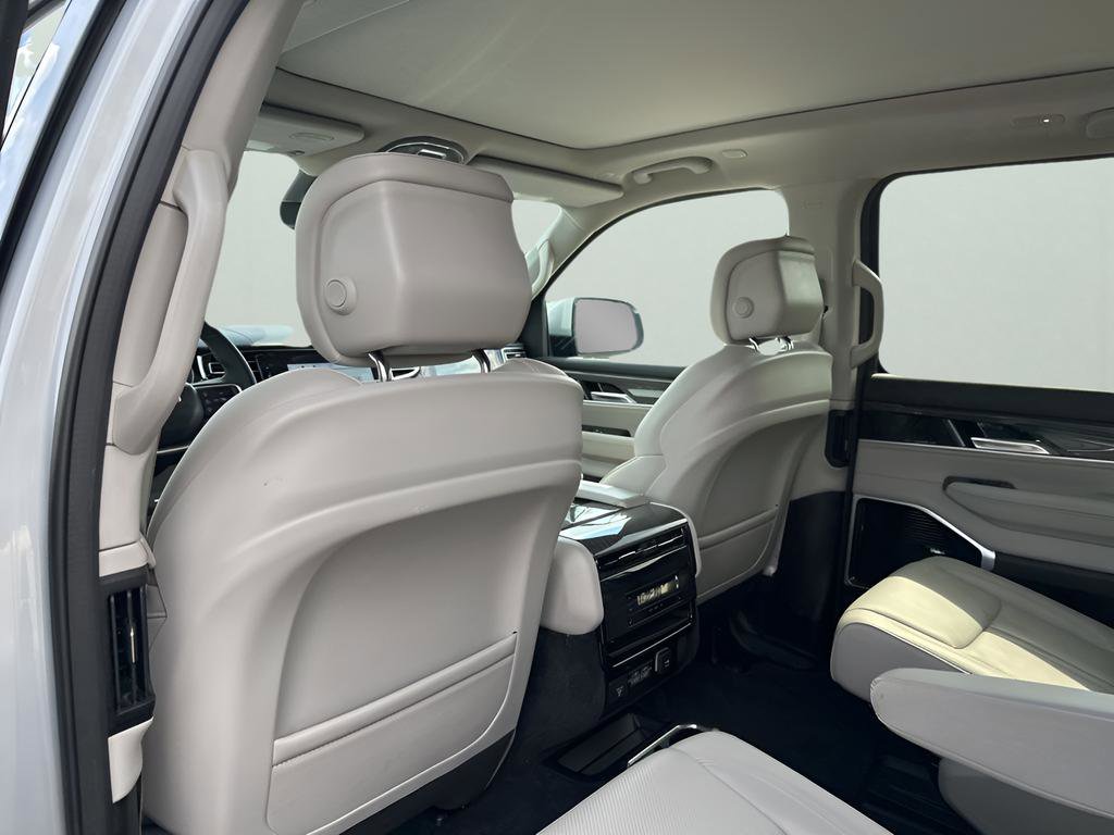 Used 2022 Jeep Wagoneer Series III w/ Premium Group I image 18