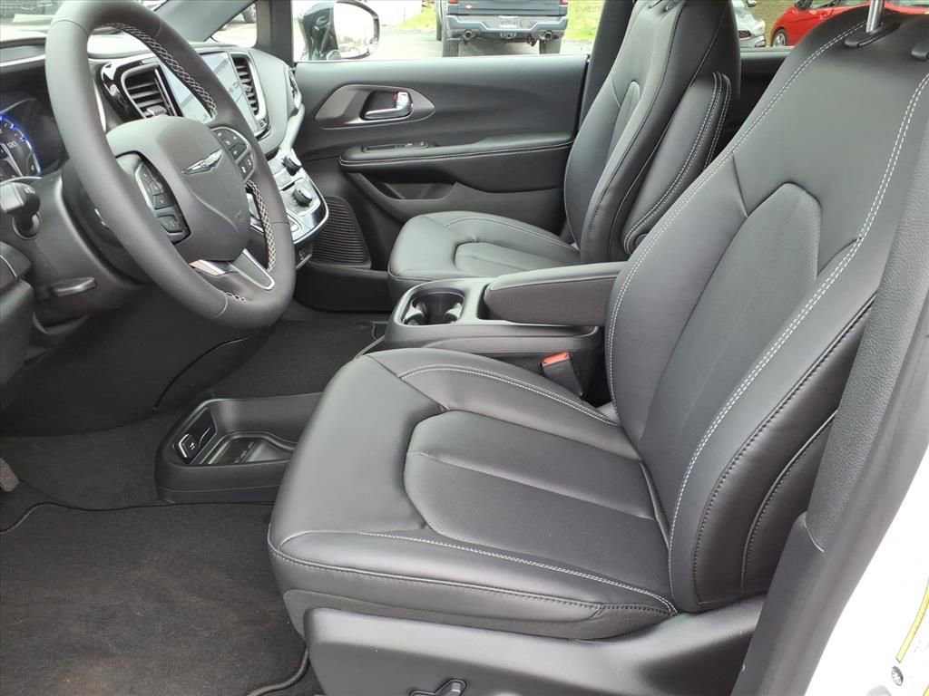 New 2026 Chrysler Voyager LX FWD image 12