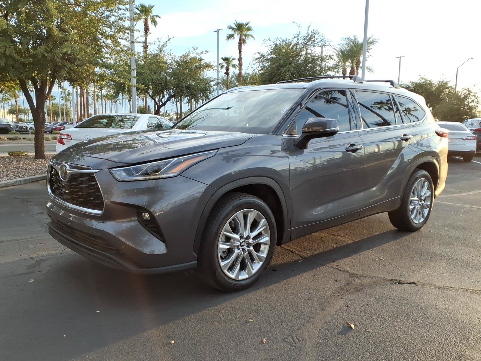 Certified 2024 Toyota Highlander Limited FWD image 7