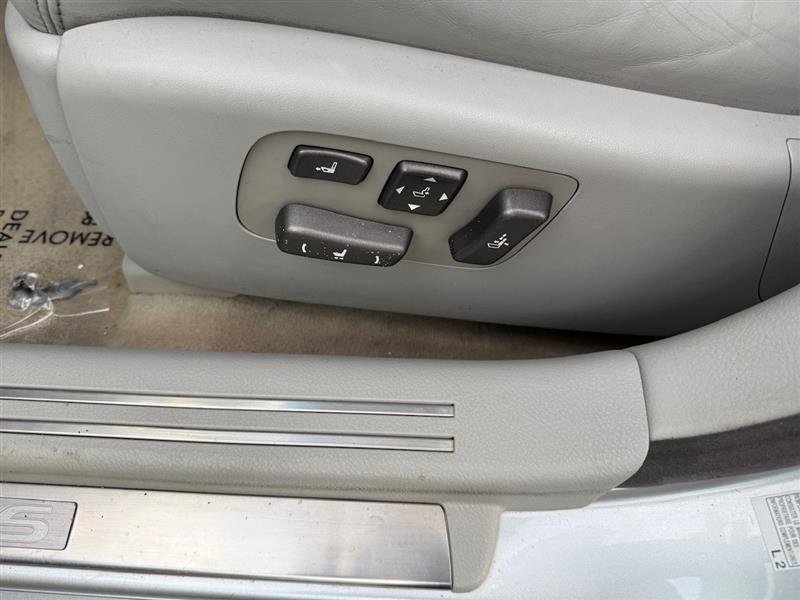 Used 2011 Lexus LS 460 SEDAN w/ Comfort Pkg image 33