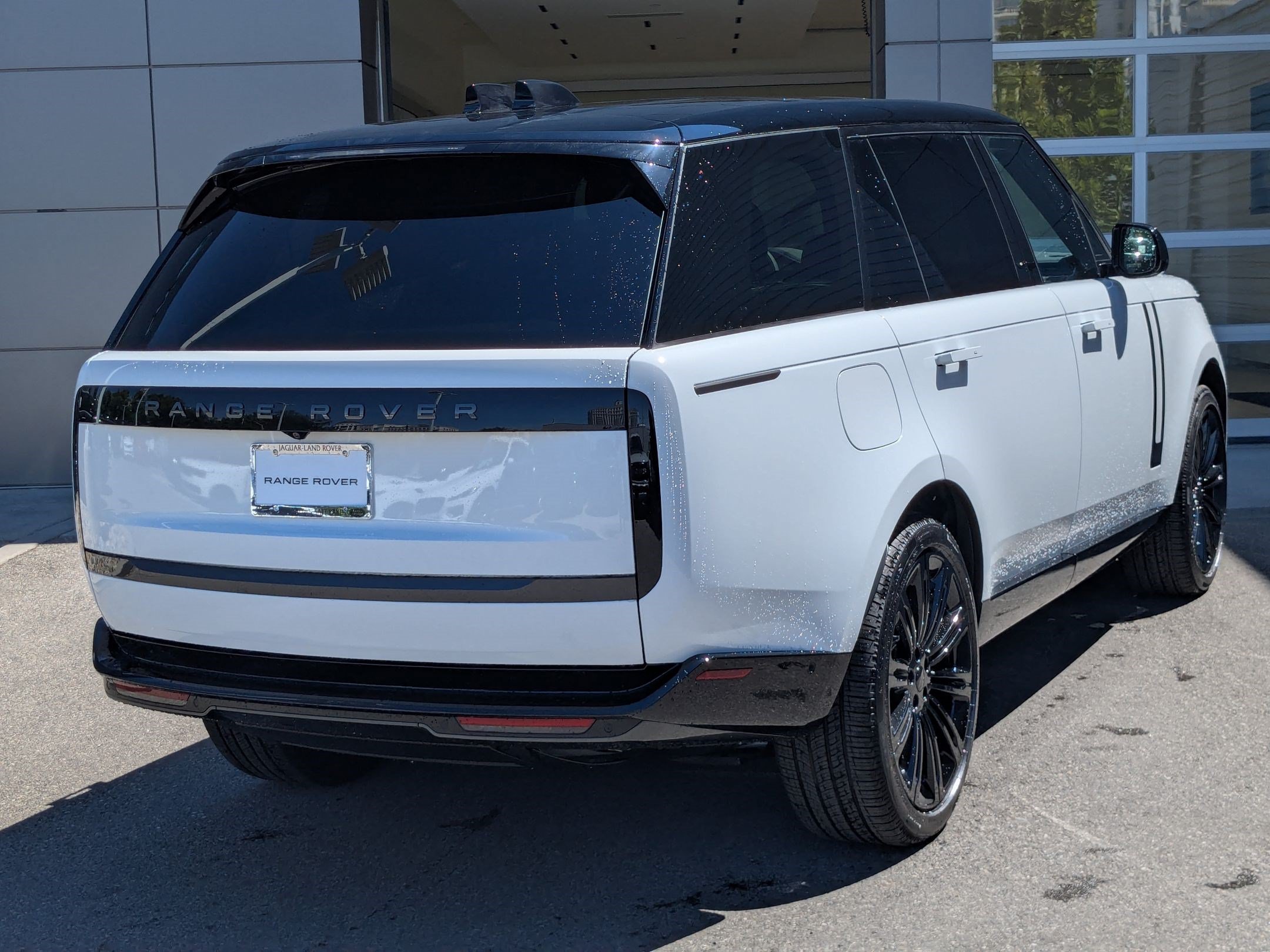 New 2026 Land Rover Range Rover Long Wheelbase SE AWD/4WD image 5