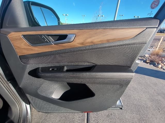 Used 2025 Volkswagen Atlas SE image 34