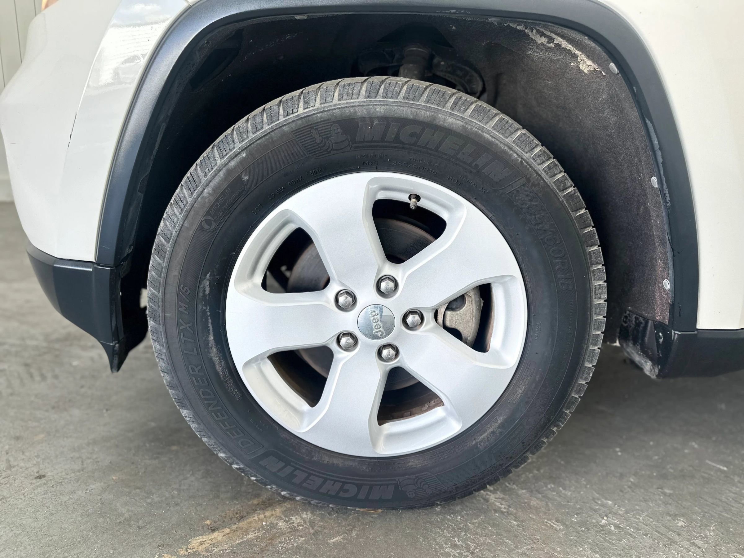 Used 2011 Jeep Grand Cherokee Laredo RWD image 9