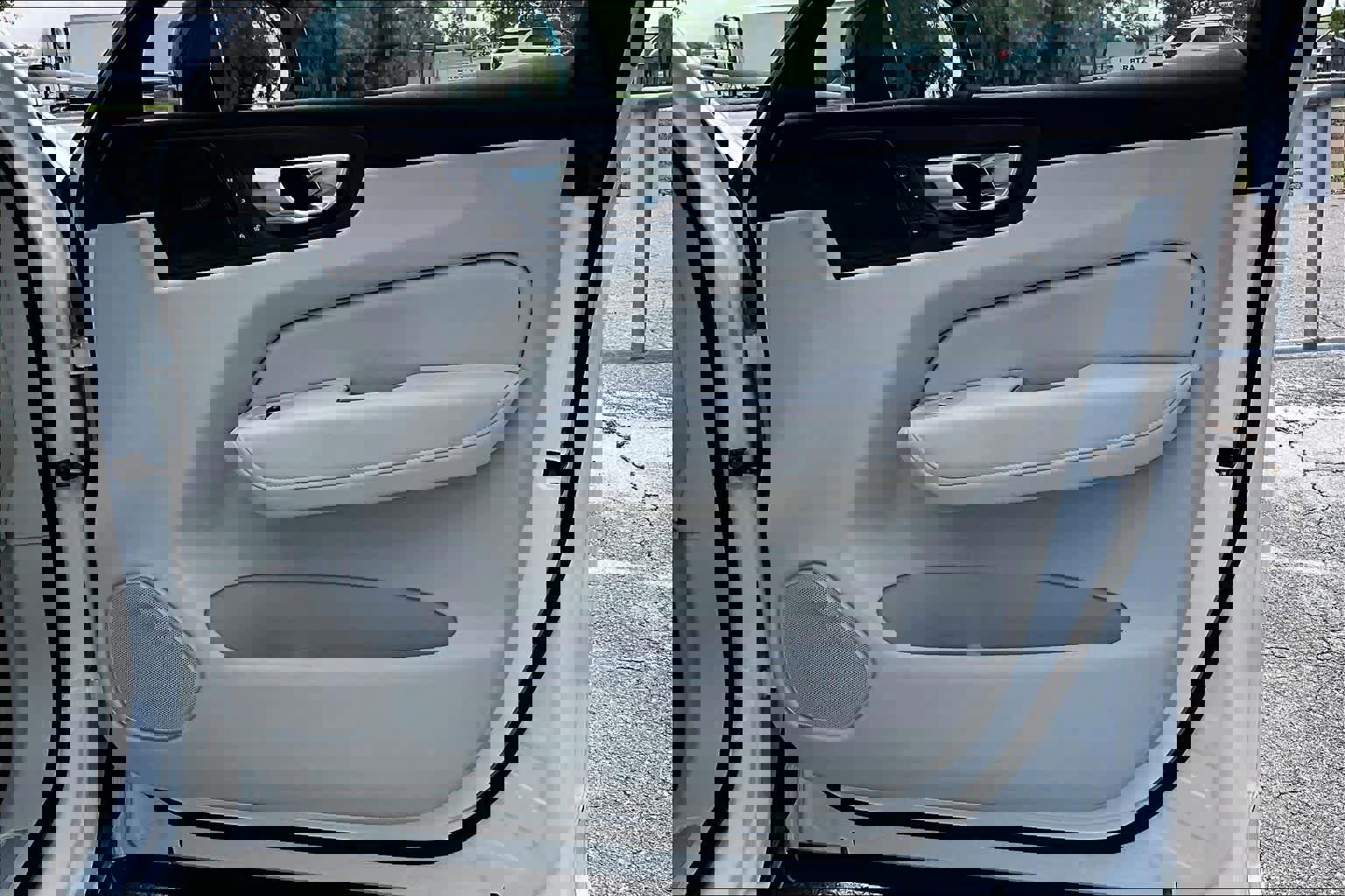 Used 2023 Volvo XC60 B5 Ultimate w/ Climate Package image 26