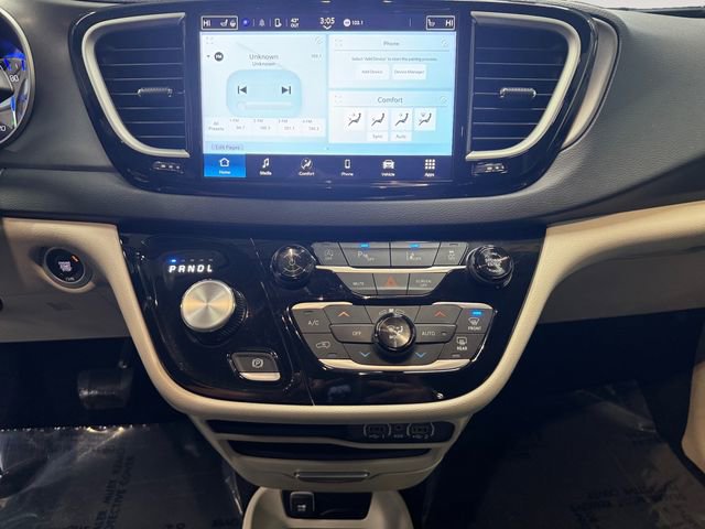 Used 2024 Chrysler Pacifica Touring-L image 5