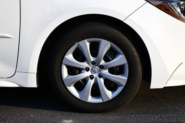 Used 2024 Toyota Corolla LE FWD image 5