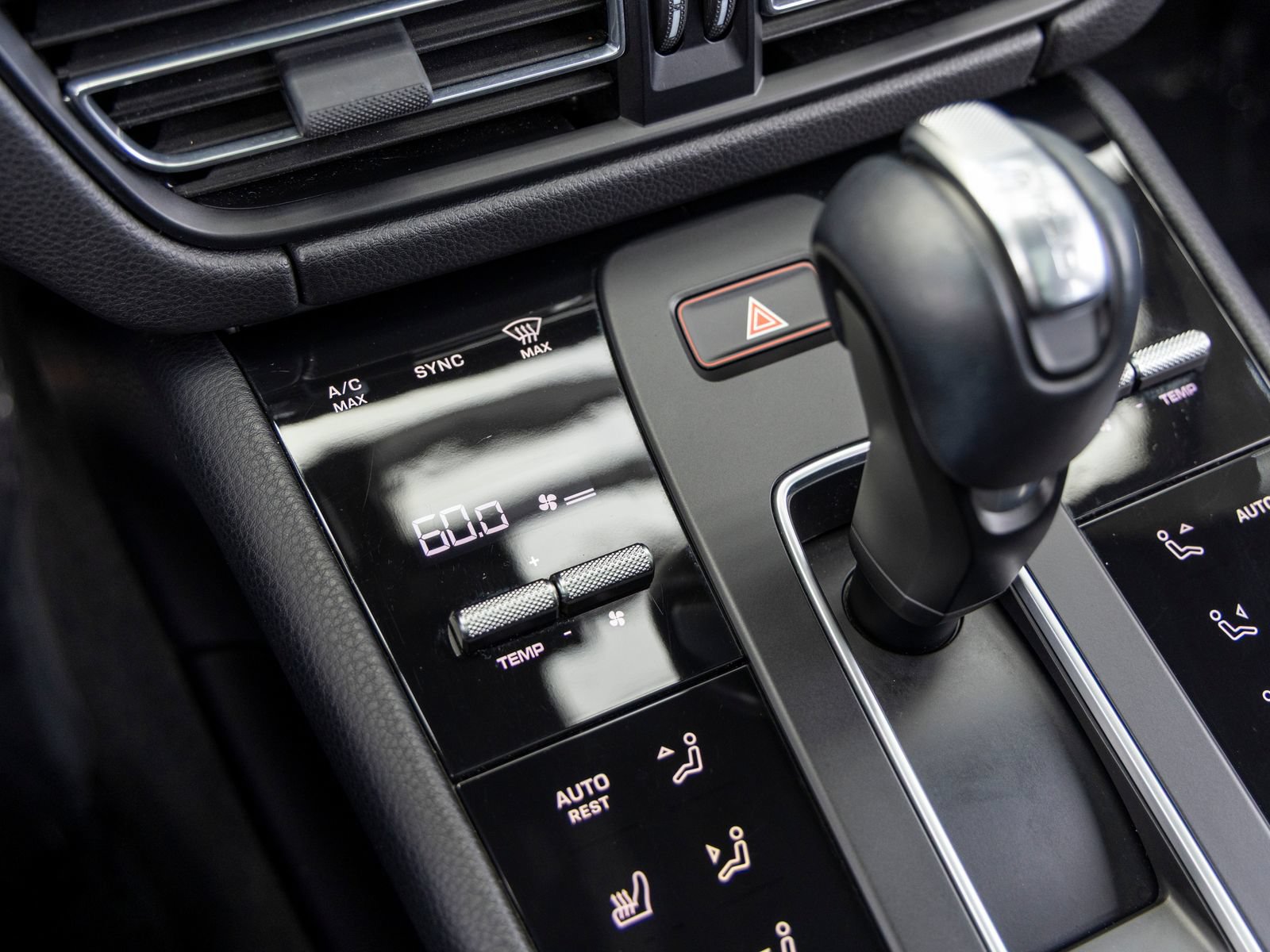 Certified 2023 Porsche Macan AWD/4WD image 44