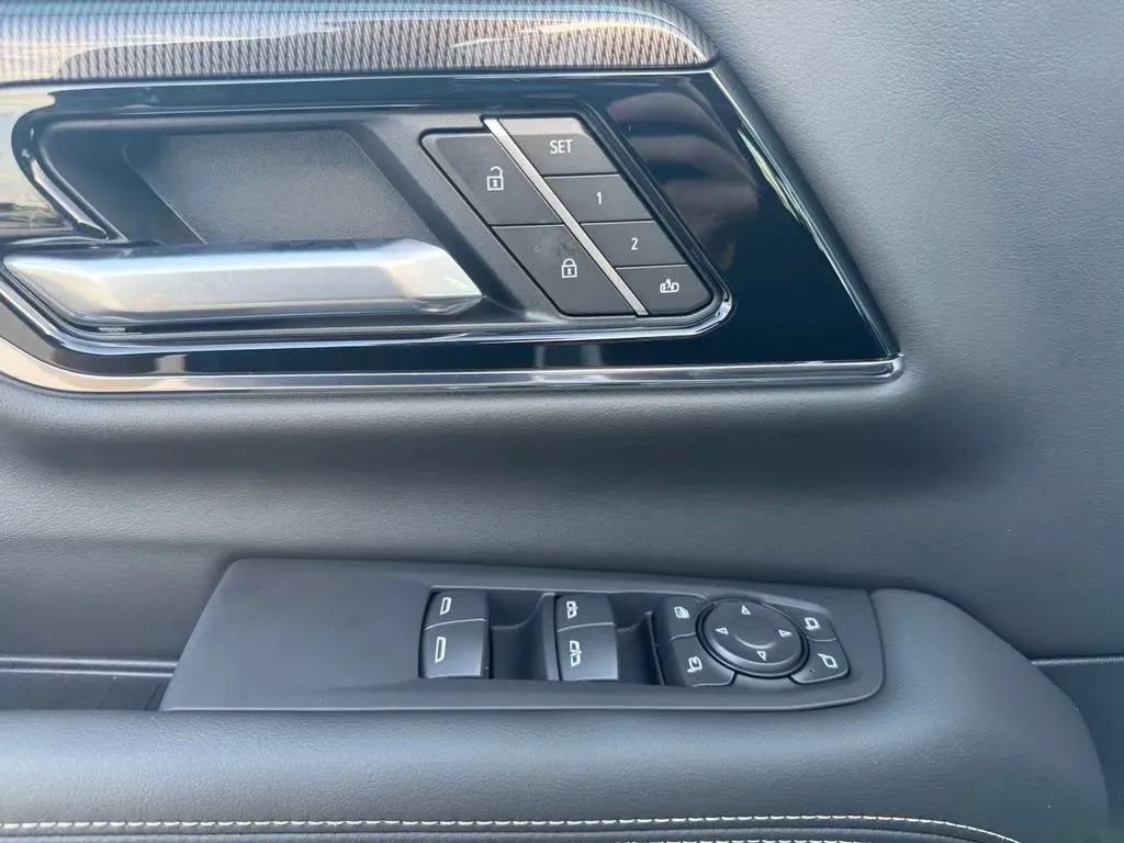 New 2026 GMC Yukon Elevation AWD/4WD image 12